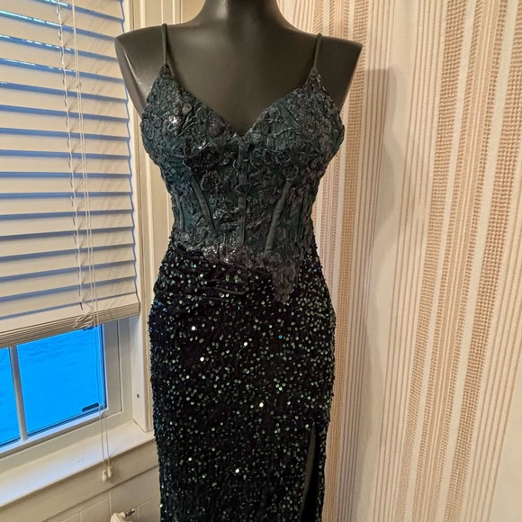 Elegant Dark Green Sparkly Sequin Evening Gown - Picture 4 of 8